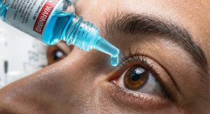 استفاده از قطره خطرناک و غیرستاندارد تغییر رنگ چشم با لیبل هشدار روی بطری.