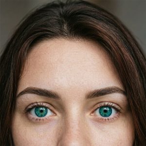 نمایش نتایج تغییر رنگ چشم به سبز زیبا و طبیعی با استفاده از روش‌های مختلف درمانی در رویال آی کالر